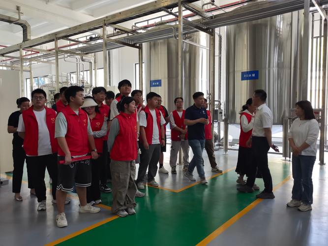 汽车工程学院"小火柴"志愿服务队走进燕京精酿啤酒工厂开展劳动教育主